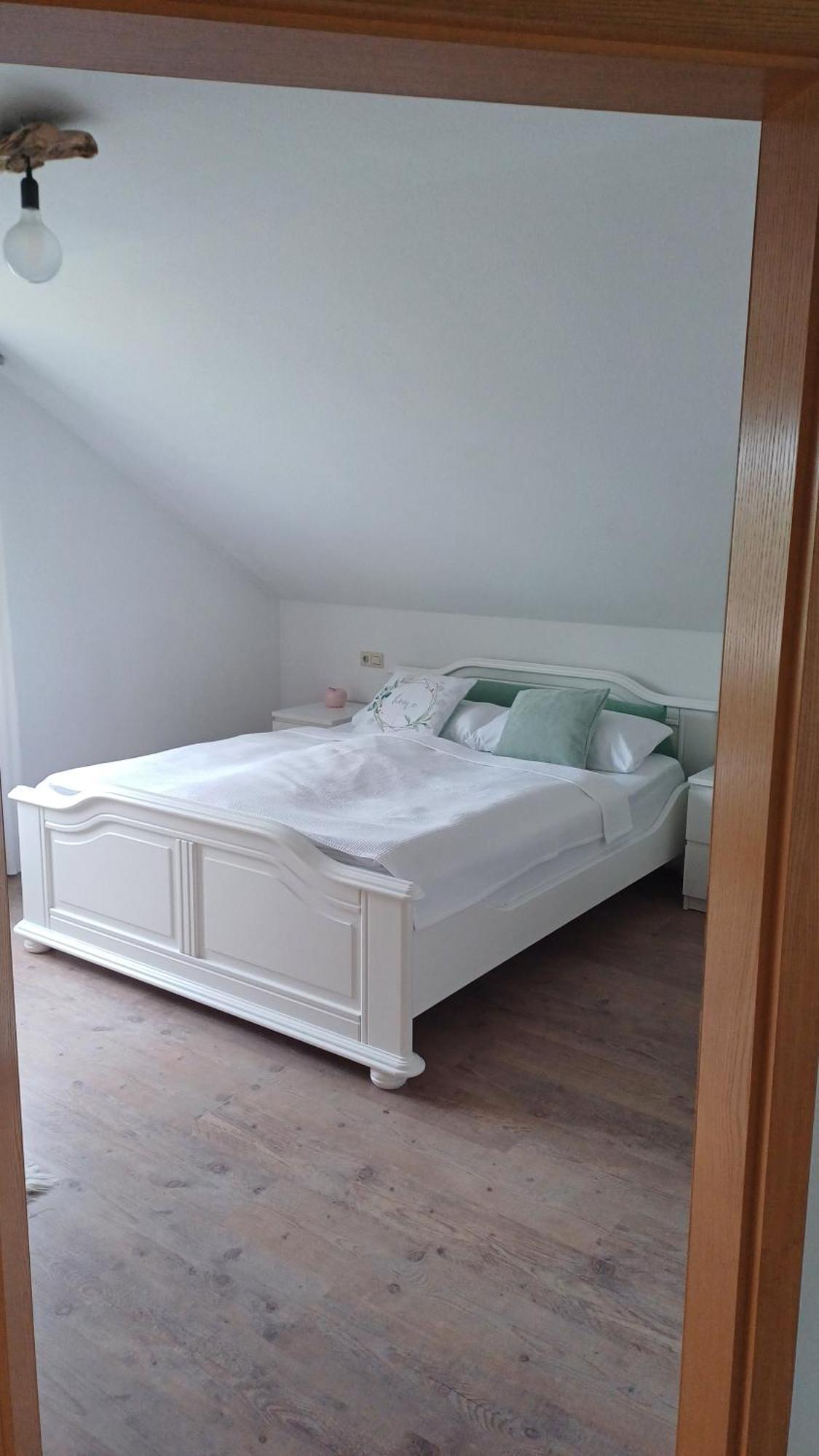 Helle Schoene Dachgeschosswohnung Mit Balkon 史塔卡赫 外观 照片